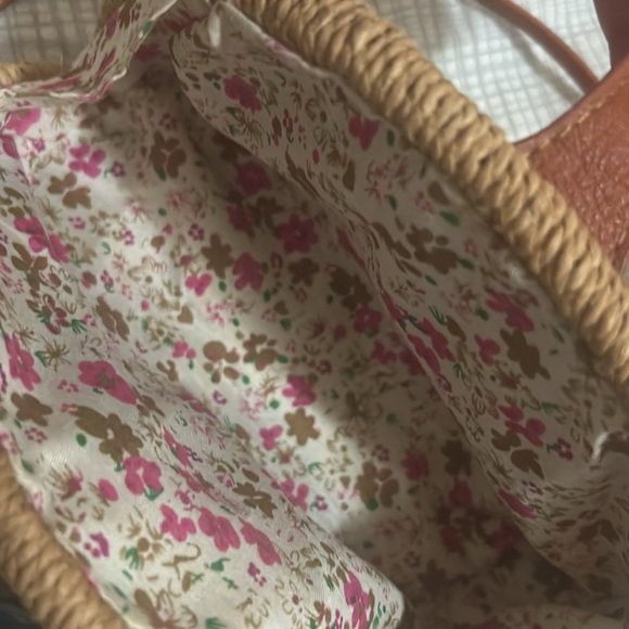 Half circle woven crossbody beach bag - Picture 3 of 3